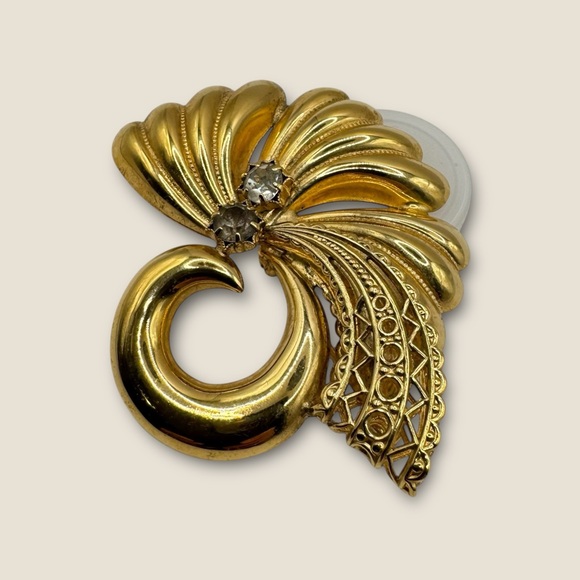 Jewelry - Vintage Gold Tone Swirl Fan Brooch Clear Rhinestone Statement Pin 3.5” x 2.25”